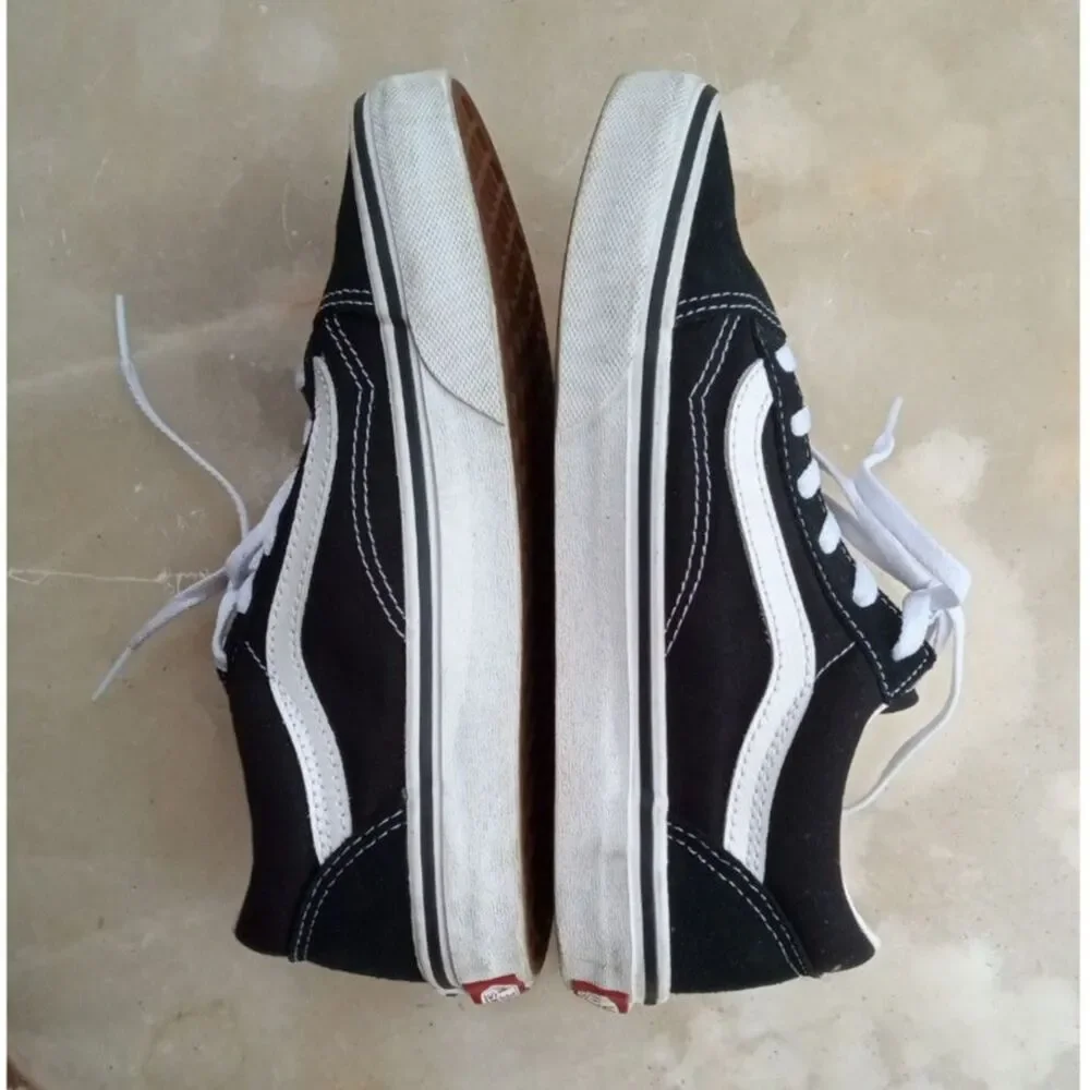Van's Off-The-Wall Kid's size 3 Sneakers